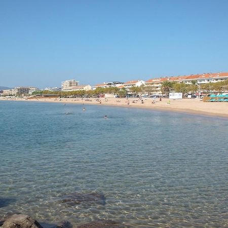 Hotel Sable Et Soleil - Port, Plage Et Jacuzzi Prive Frejus Bagian luar foto