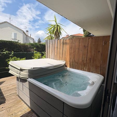Hotel Sable Et Soleil - Port, Plage Et Jacuzzi Prive Frejus Bagian luar foto