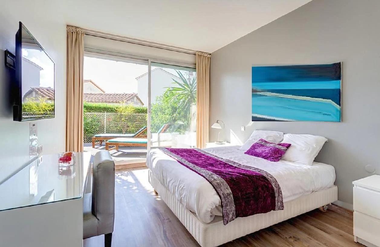 Hotel Sable Et Soleil - Port, Plage Et Jacuzzi Prive Frejus Bagian luar foto
