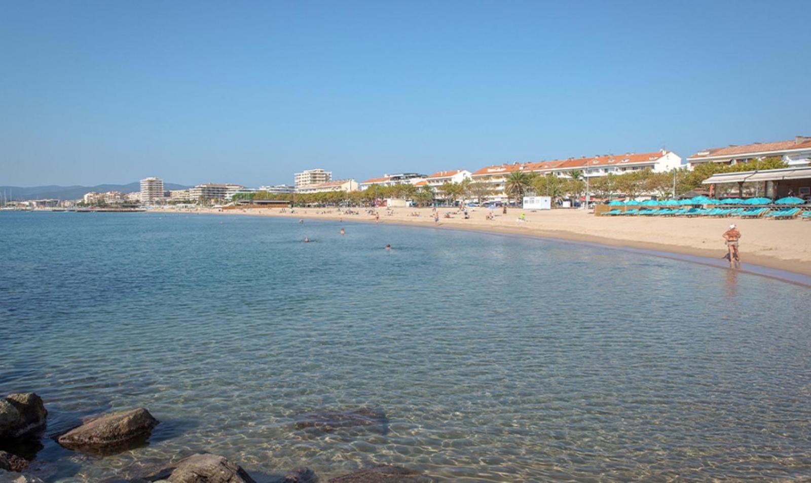 Hotel Sable Et Soleil - Port, Plage Et Jacuzzi Prive Frejus Bagian luar foto