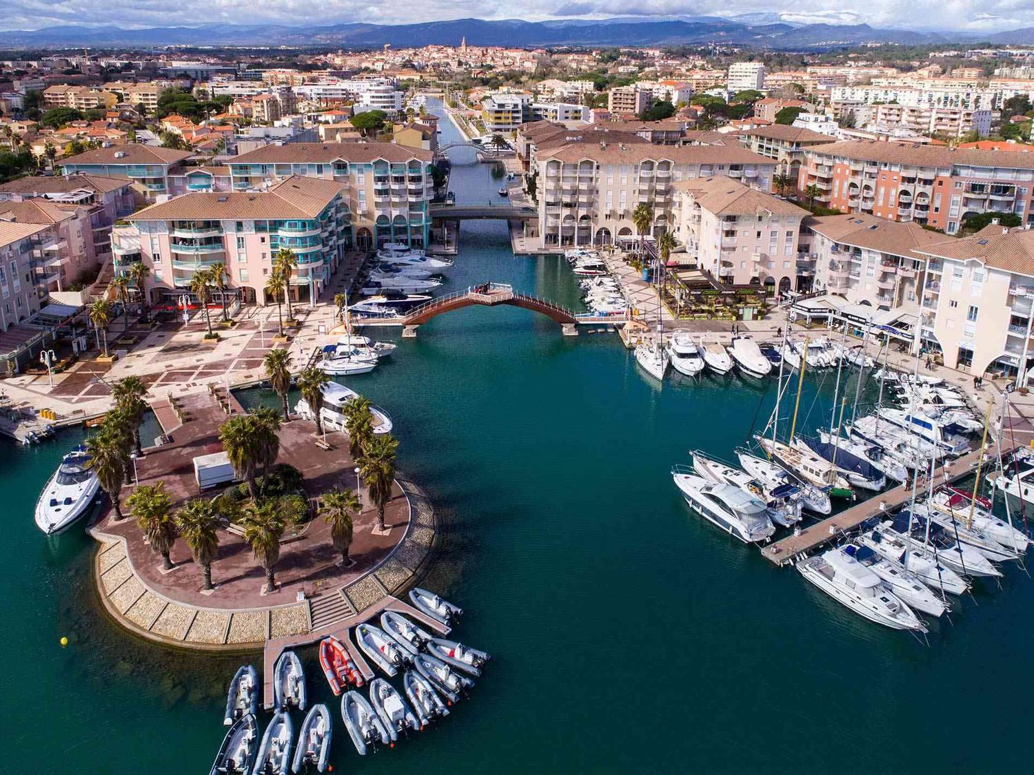 Hotel Sable Et Soleil - Port, Plage Et Jacuzzi Prive Frejus Bagian luar foto
