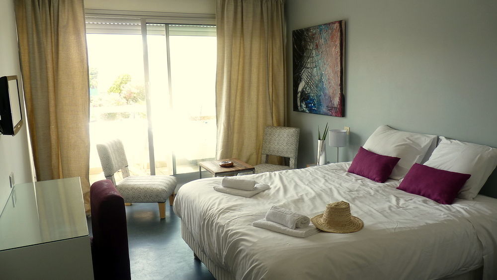 Hotel Sable Et Soleil - Port, Plage Et Jacuzzi Prive Frejus Bagian luar foto