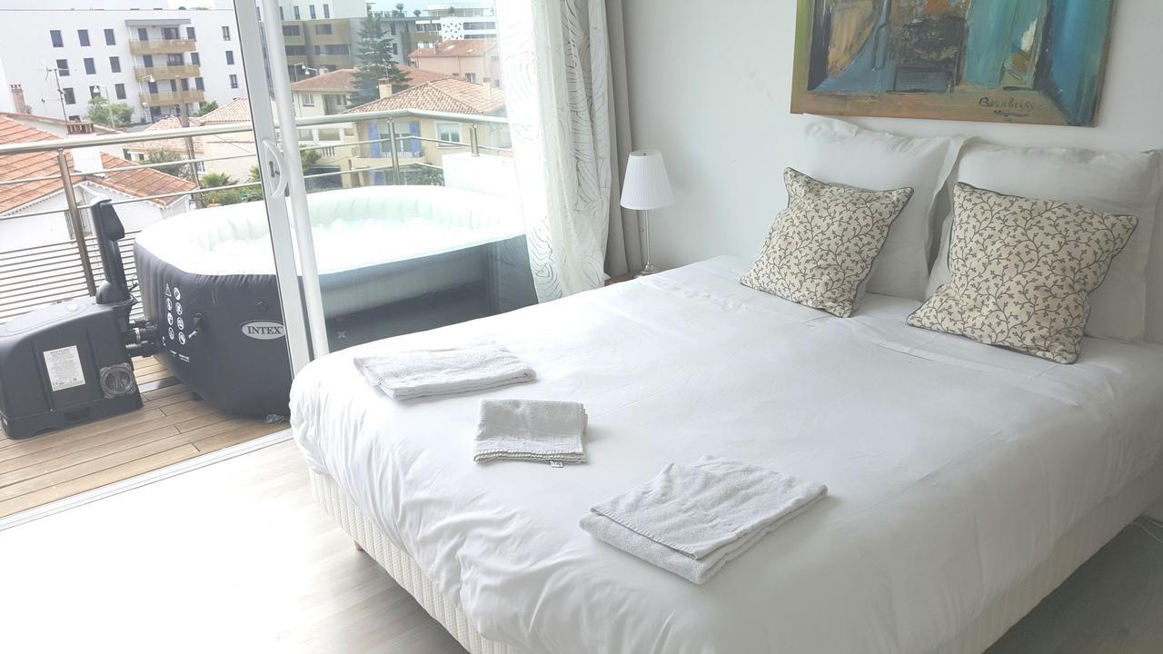 Hotel Sable Et Soleil - Port, Plage Et Jacuzzi Prive Frejus Bagian luar foto