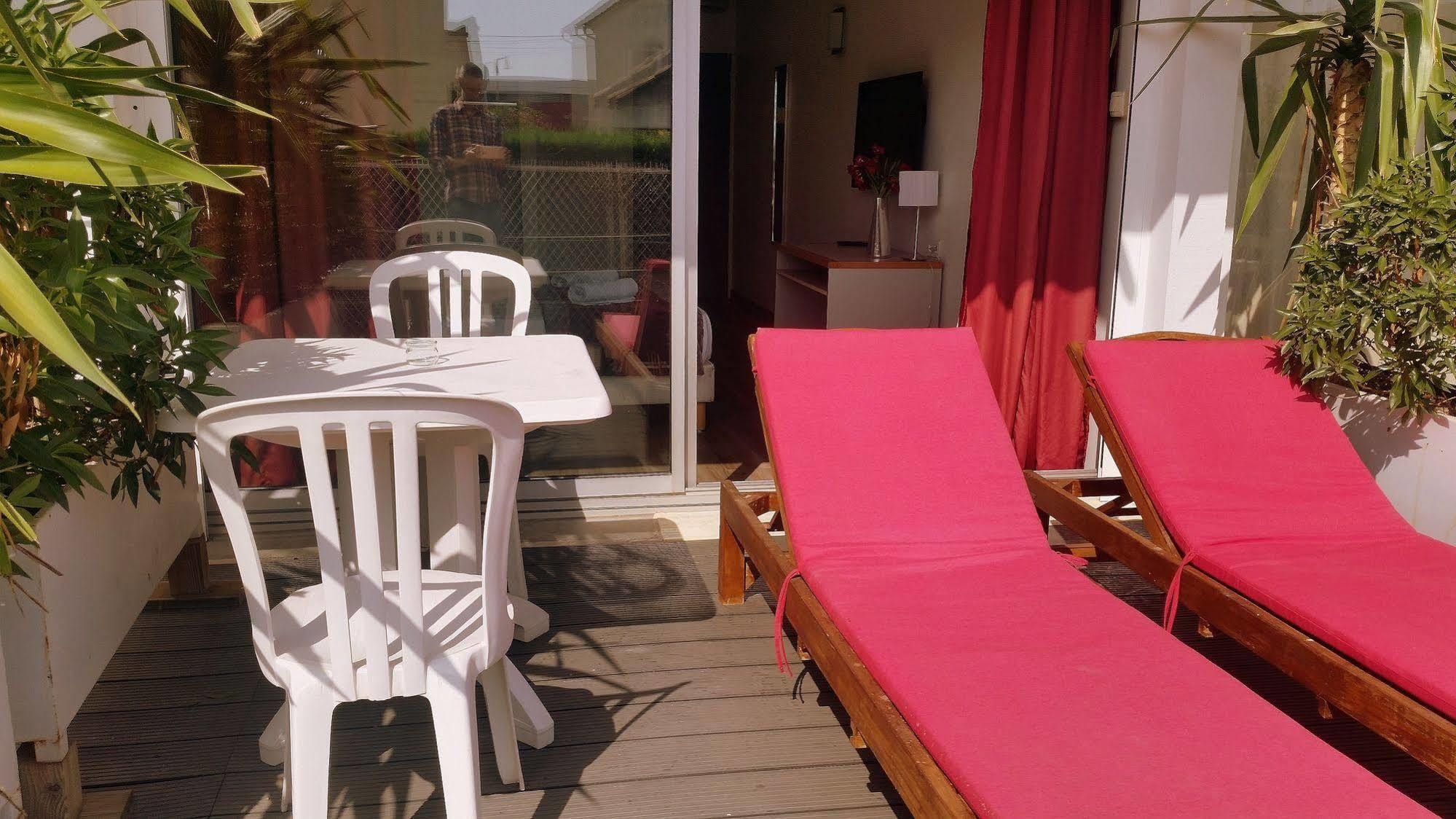Hotel Sable Et Soleil - Port, Plage Et Jacuzzi Prive Frejus Bagian luar foto