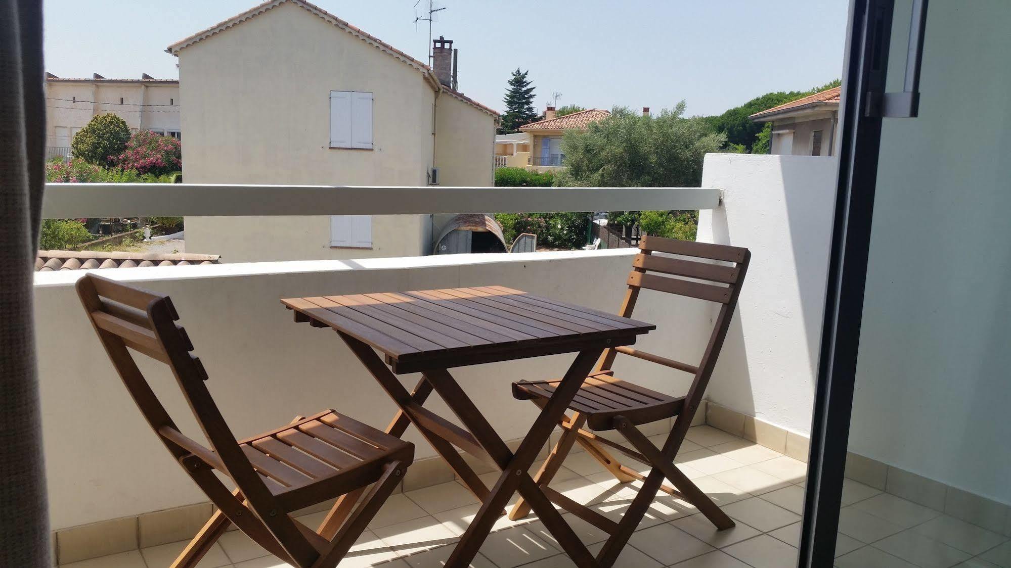 Hotel Sable Et Soleil - Port, Plage Et Jacuzzi Prive Frejus Bagian luar foto
