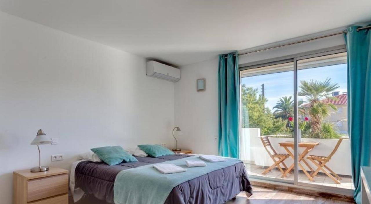 Hotel Sable Et Soleil - Port, Plage Et Jacuzzi Prive Frejus Ruang foto
