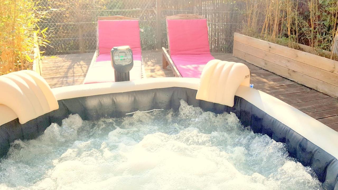Hotel Sable Et Soleil - Port, Plage Et Jacuzzi Prive Frejus Bagian luar foto
