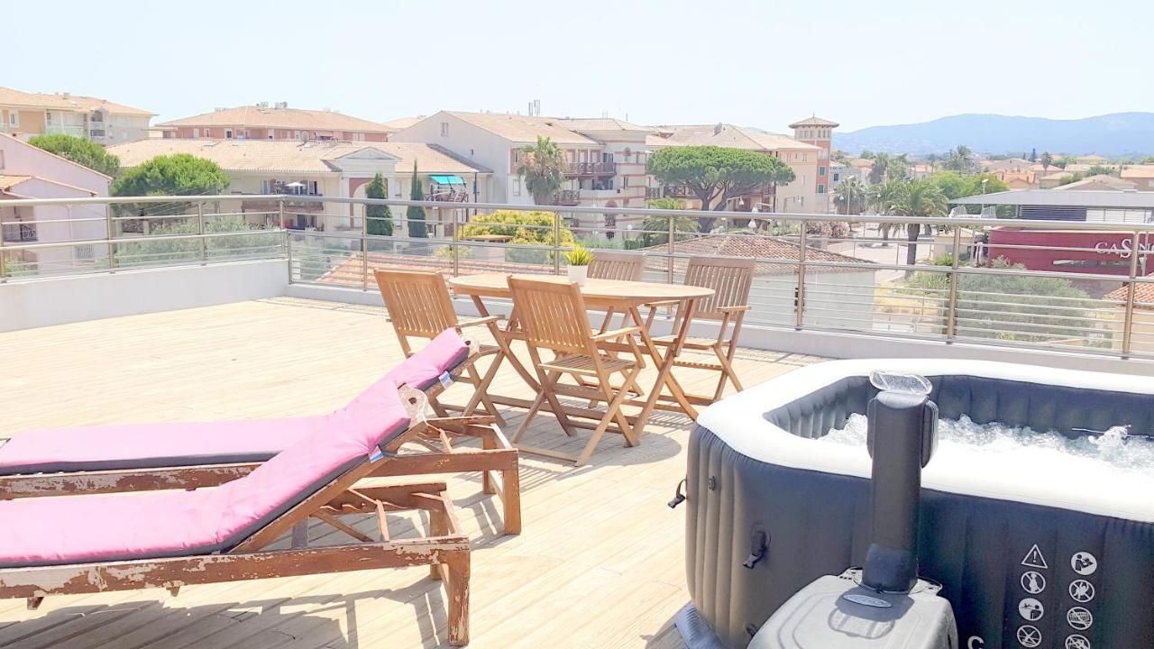 Hotel Sable Et Soleil - Port, Plage Et Jacuzzi Prive Frejus Bagian luar foto