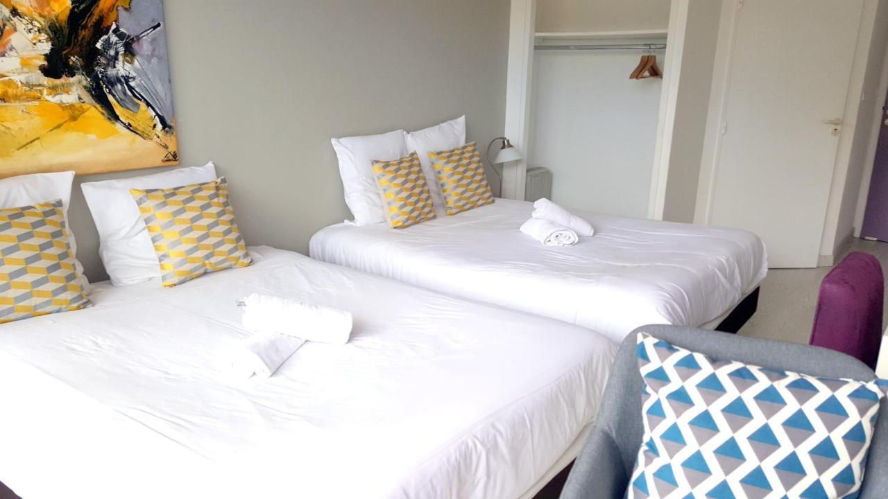 Hotel Sable Et Soleil - Port, Plage Et Jacuzzi Prive Frejus Bagian luar foto