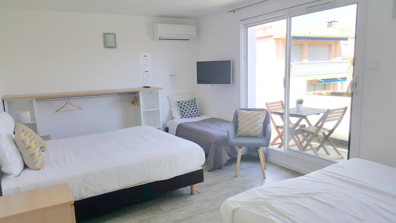 Hotel Sable Et Soleil - Port, Plage Et Jacuzzi Prive Frejus Bagian luar foto